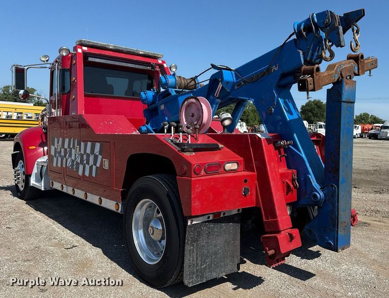 image for item EG6054 2008 Peterbilt 335 tow truck