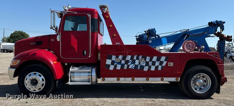 image for item EG6054 2008 Peterbilt 335 tow truck