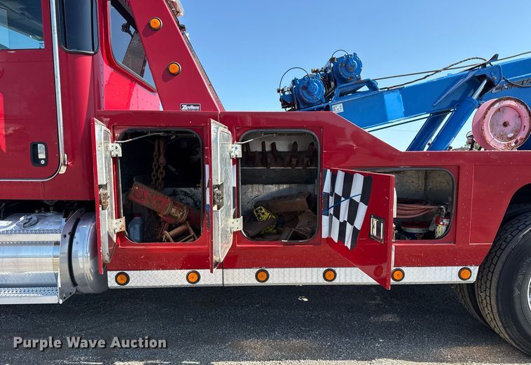 image for item EG6054 2008 Peterbilt 335 tow truck