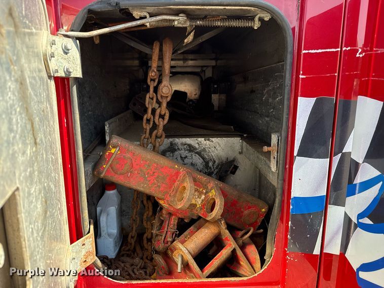 image for item EG6054 2008 Peterbilt 335 tow truck