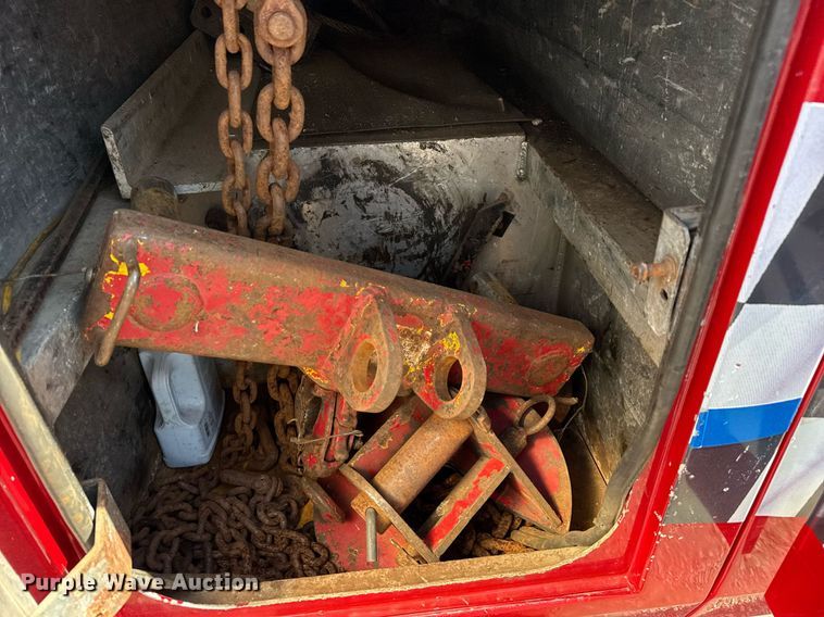 image for item EG6054 2008 Peterbilt 335 tow truck