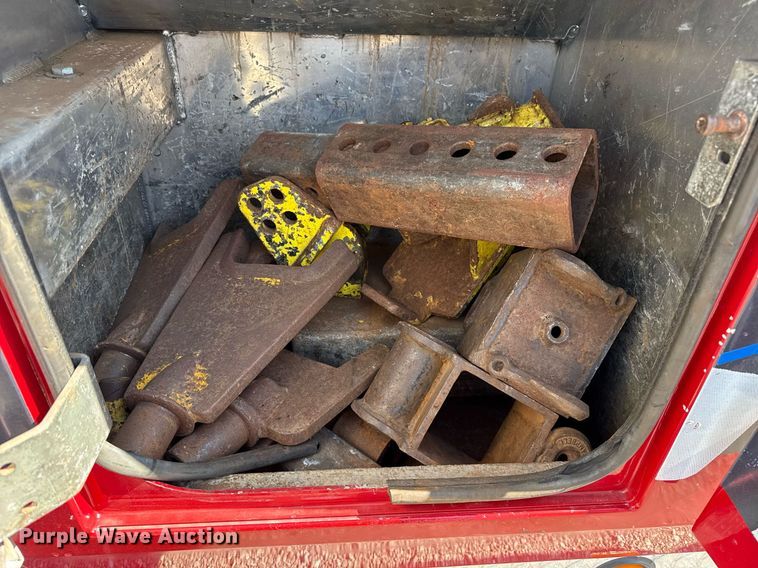 image for item EG6054 2008 Peterbilt 335 tow truck