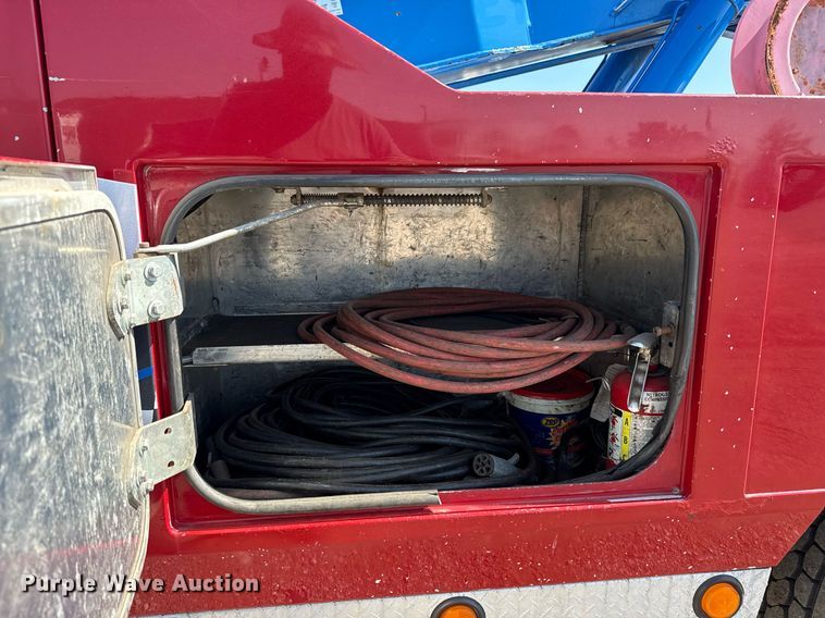 image for item EG6054 2008 Peterbilt 335 tow truck