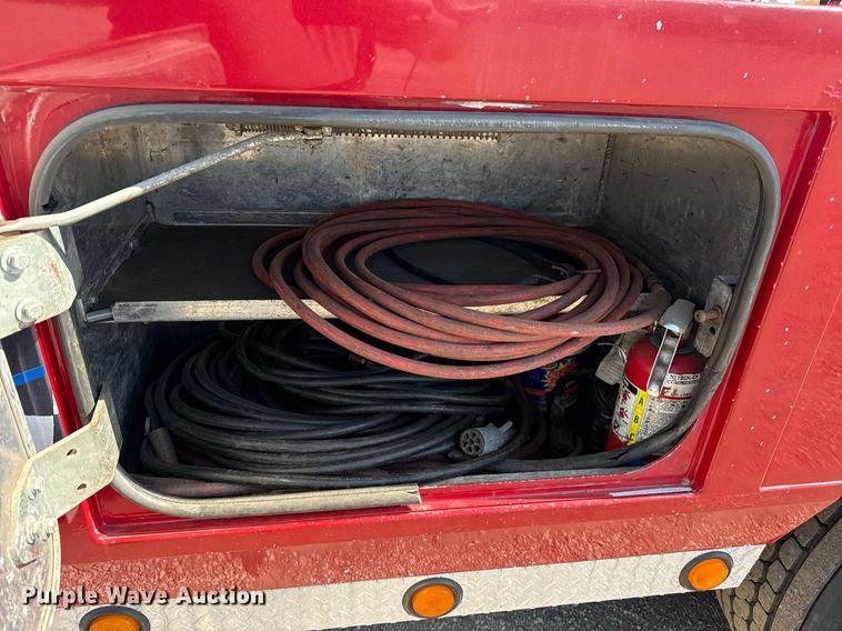 image for item EG6054 2008 Peterbilt 335 tow truck