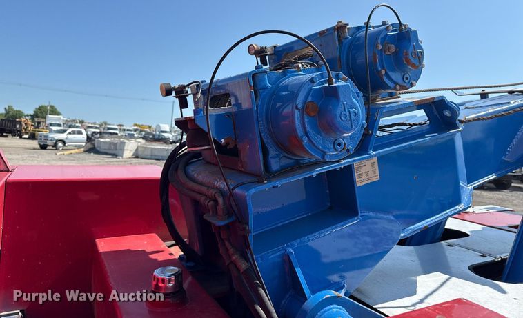 image for item EG6054 2008 Peterbilt 335 tow truck