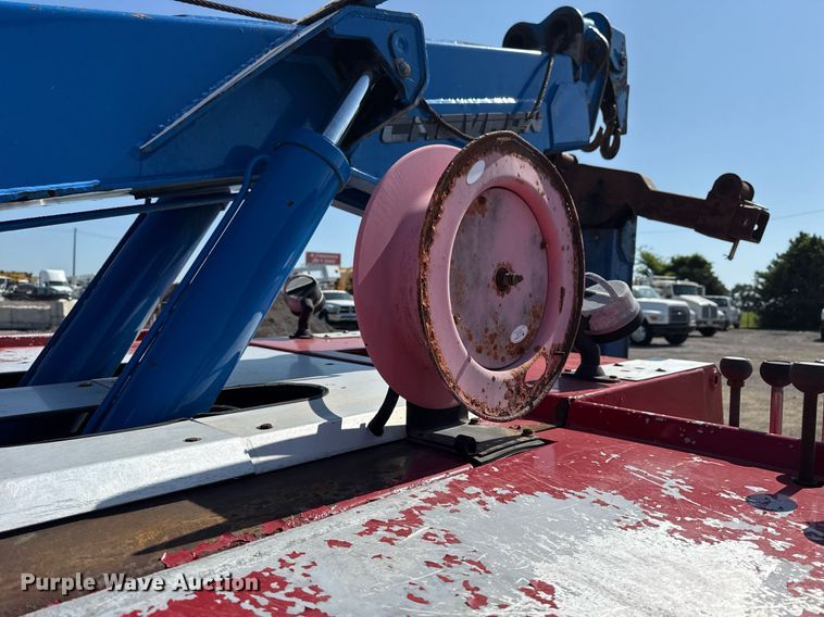 image for item EG6054 2008 Peterbilt 335 tow truck