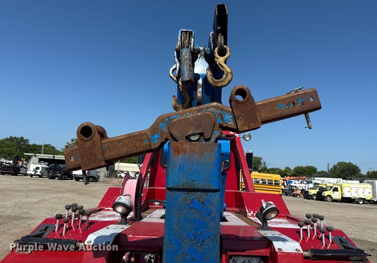 image for item EG6054 2008 Peterbilt 335 tow truck