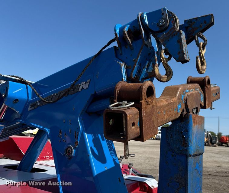 image for item EG6054 2008 Peterbilt 335 tow truck