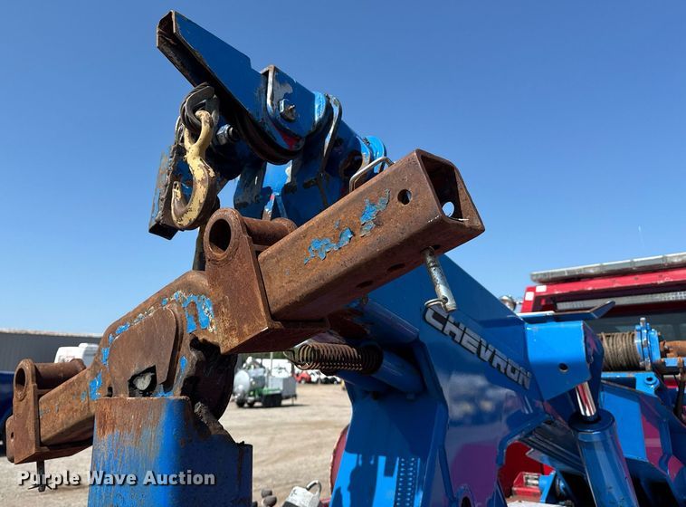 image for item EG6054 2008 Peterbilt 335 tow truck