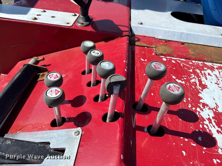 image for item EG6054 2008 Peterbilt 335 tow truck