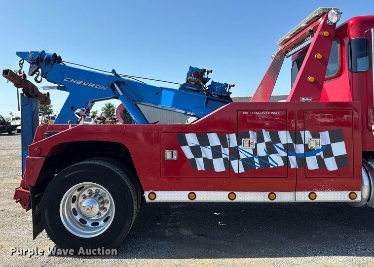 image for item EG6054 2008 Peterbilt 335 tow truck