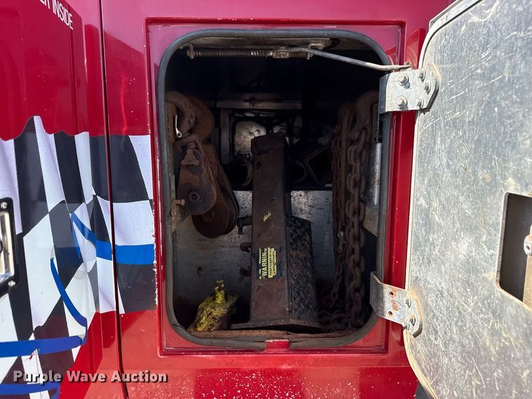 image for item EG6054 2008 Peterbilt 335 tow truck