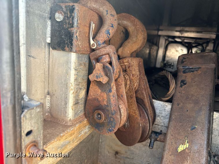 image for item EG6054 2008 Peterbilt 335 tow truck