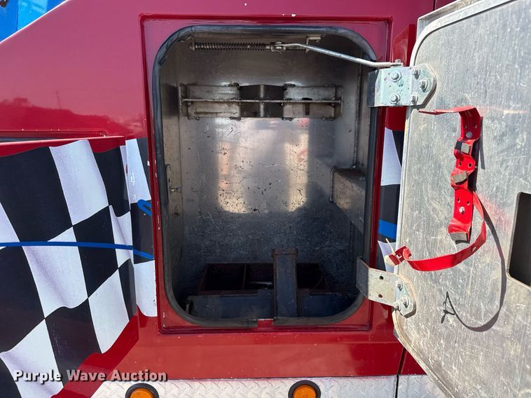 image for item EG6054 2008 Peterbilt 335 tow truck