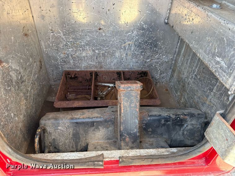 image for item EG6054 2008 Peterbilt 335 tow truck