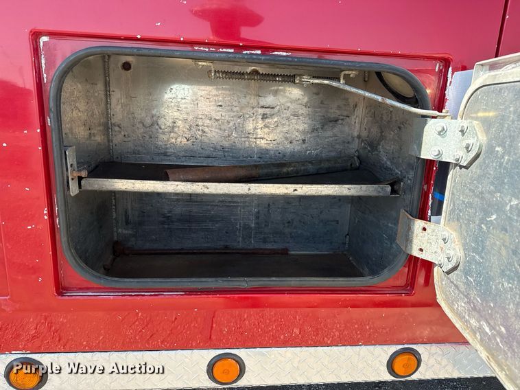 image for item EG6054 2008 Peterbilt 335 tow truck