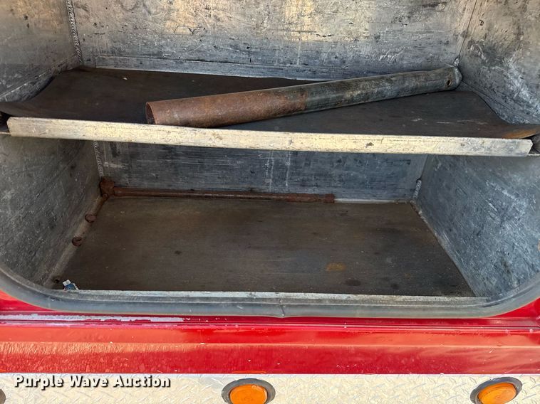 image for item EG6054 2008 Peterbilt 335 tow truck