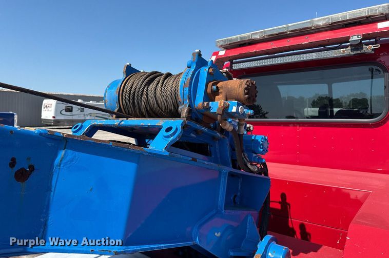 image for item EG6054 2008 Peterbilt 335 tow truck