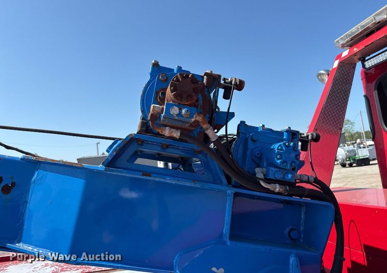 image for item EG6054 2008 Peterbilt 335 tow truck