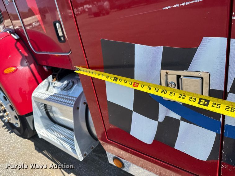 image for item EG6054 2008 Peterbilt 335 tow truck