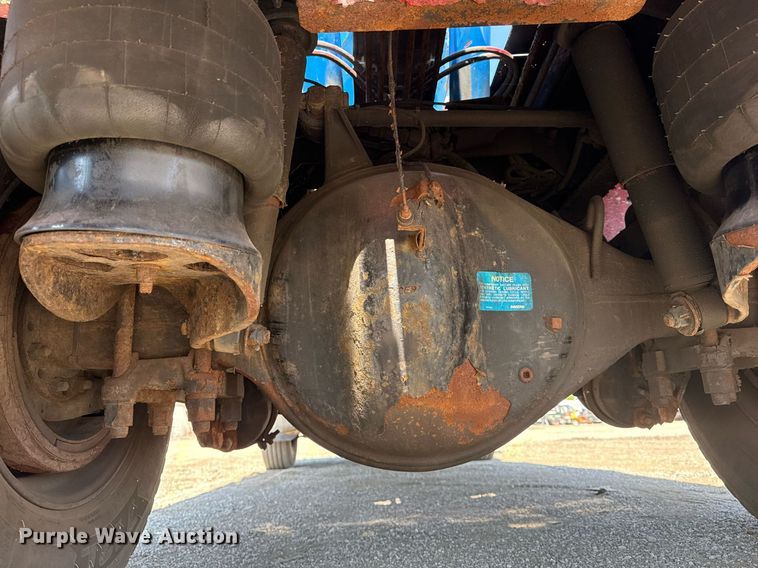 image for item EG6054 2008 Peterbilt 335 tow truck