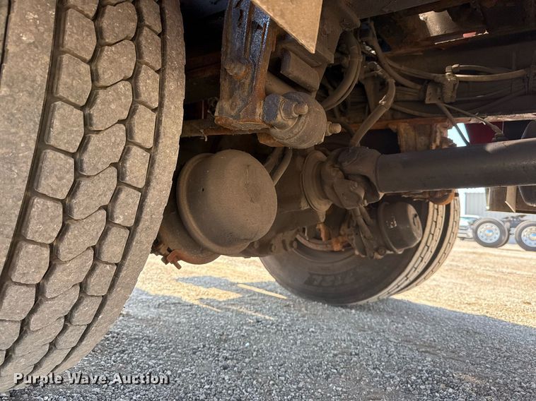 image for item EG6054 2008 Peterbilt 335 tow truck