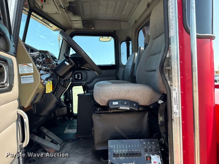 image for item EG6054 2008 Peterbilt 335 tow truck