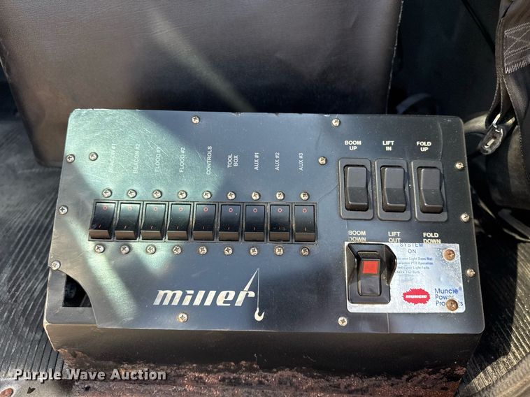 image for item EG6054 2008 Peterbilt 335 tow truck