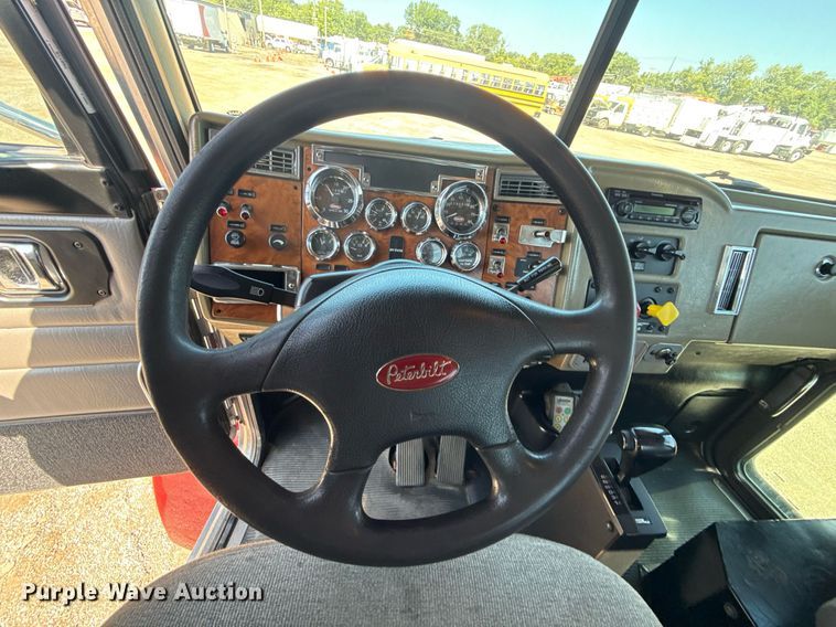 image for item EG6054 2008 Peterbilt 335 tow truck