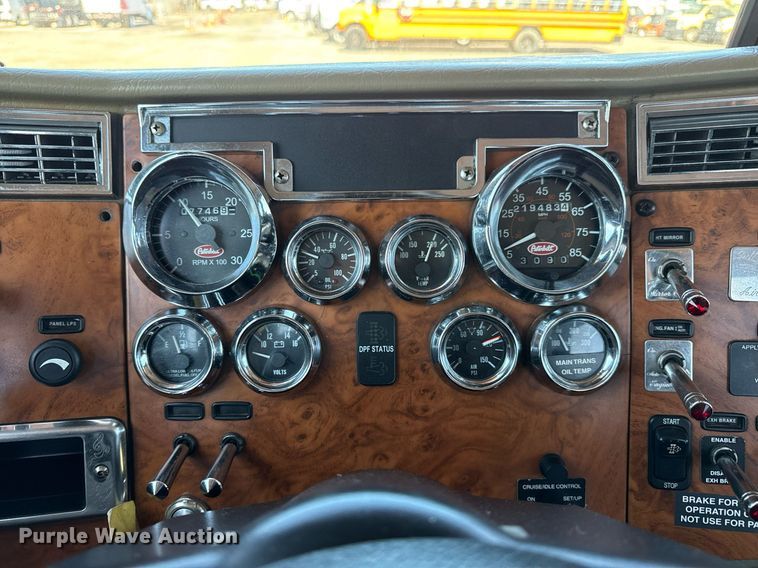 image for item EG6054 2008 Peterbilt 335 tow truck