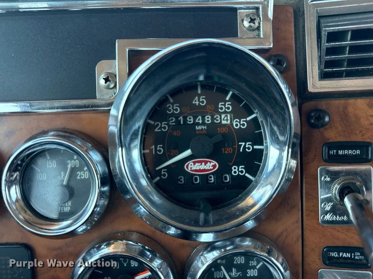 image for item EG6054 2008 Peterbilt 335 tow truck