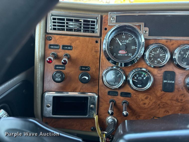 image for item EG6054 2008 Peterbilt 335 tow truck