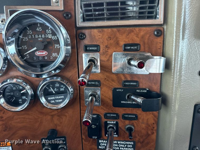 image for item EG6054 2008 Peterbilt 335 tow truck