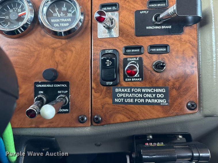 image for item EG6054 2008 Peterbilt 335 tow truck