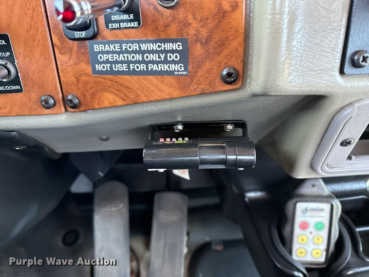 image for item EG6054 2008 Peterbilt 335 tow truck