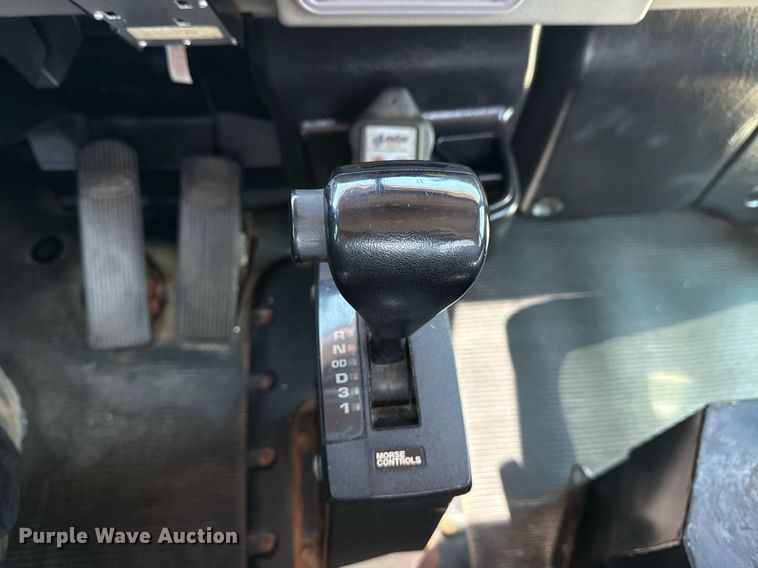 image for item EG6054 2008 Peterbilt 335 tow truck