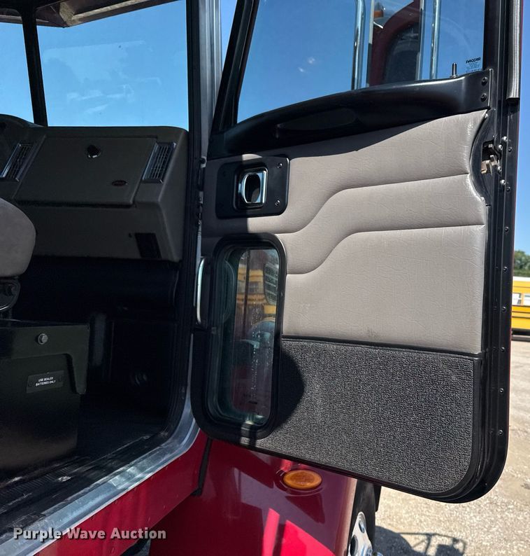 image for item EG6054 2008 Peterbilt 335 tow truck