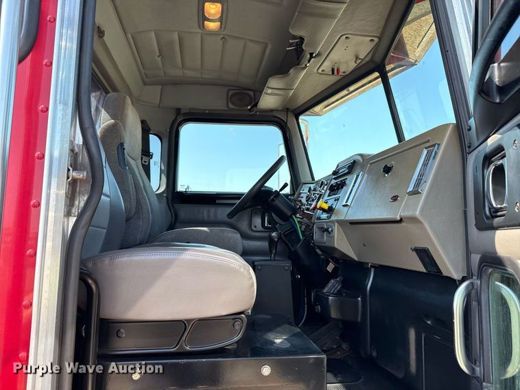 image for item EG6054 2008 Peterbilt 335 tow truck