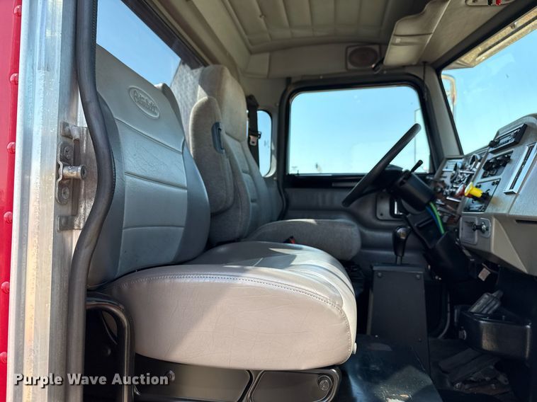 image for item EG6054 2008 Peterbilt 335 tow truck