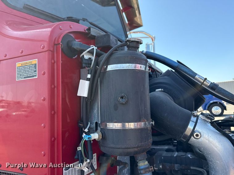 image for item EG6054 2008 Peterbilt 335 tow truck