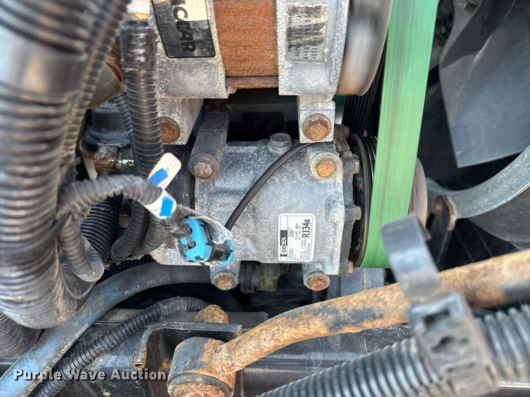 image for item EG6054 2008 Peterbilt 335 tow truck