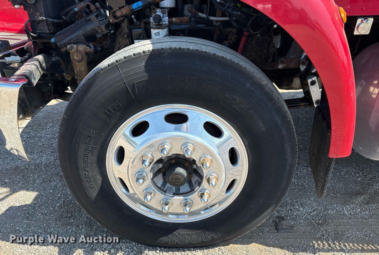 image for item EG6054 2008 Peterbilt 335 tow truck