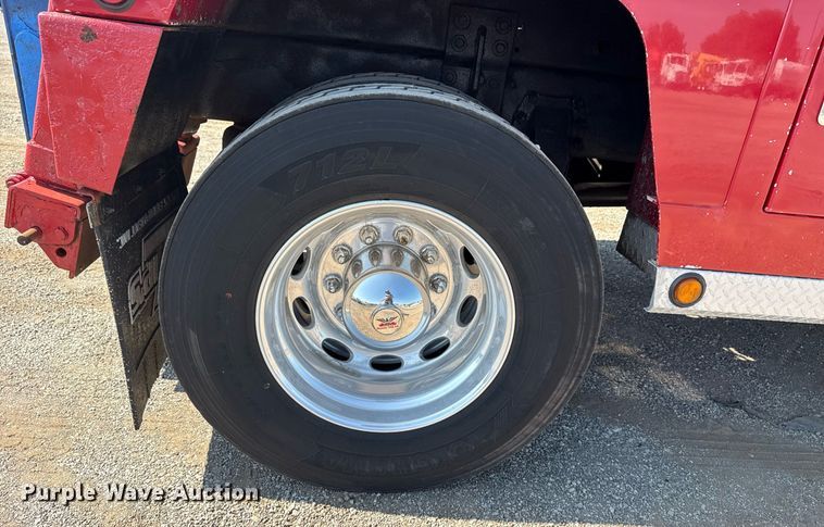 image for item EG6054 2008 Peterbilt 335 tow truck