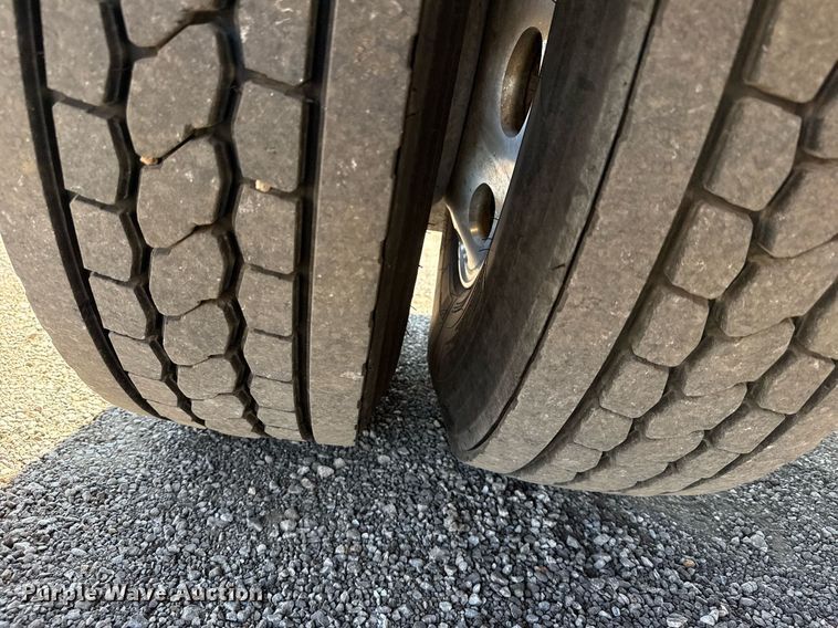 image for item EG6054 2008 Peterbilt 335 tow truck