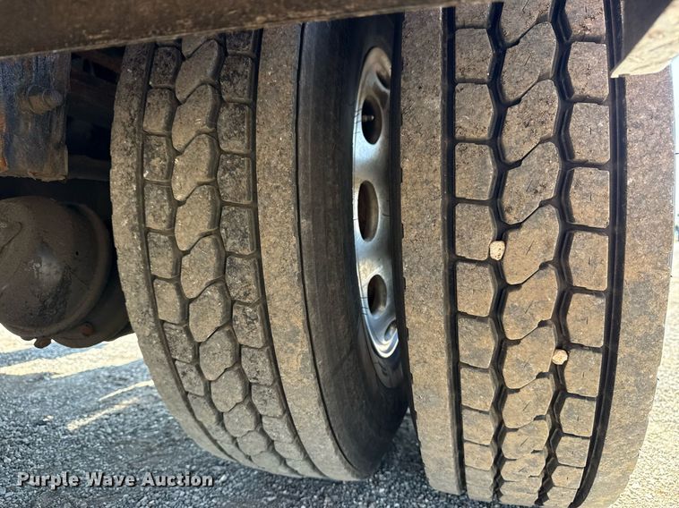 image for item EG6054 2008 Peterbilt 335 tow truck