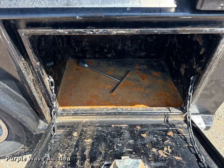 image for item EG6056 2008 Ford F350 Super Duty SuperCab flatbed pickup truck