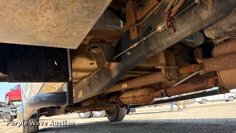 image for item EG6056 2008 Ford F350 Super Duty SuperCab flatbed pickup truck