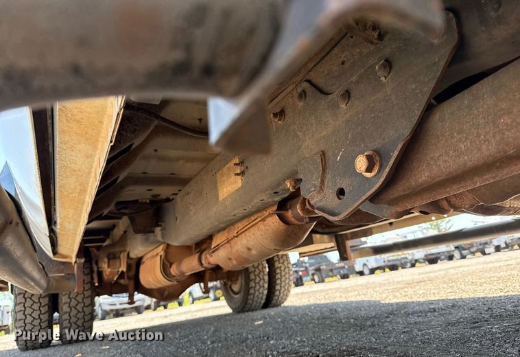 image for item EG6056 2008 Ford F350 Super Duty SuperCab flatbed pickup truck