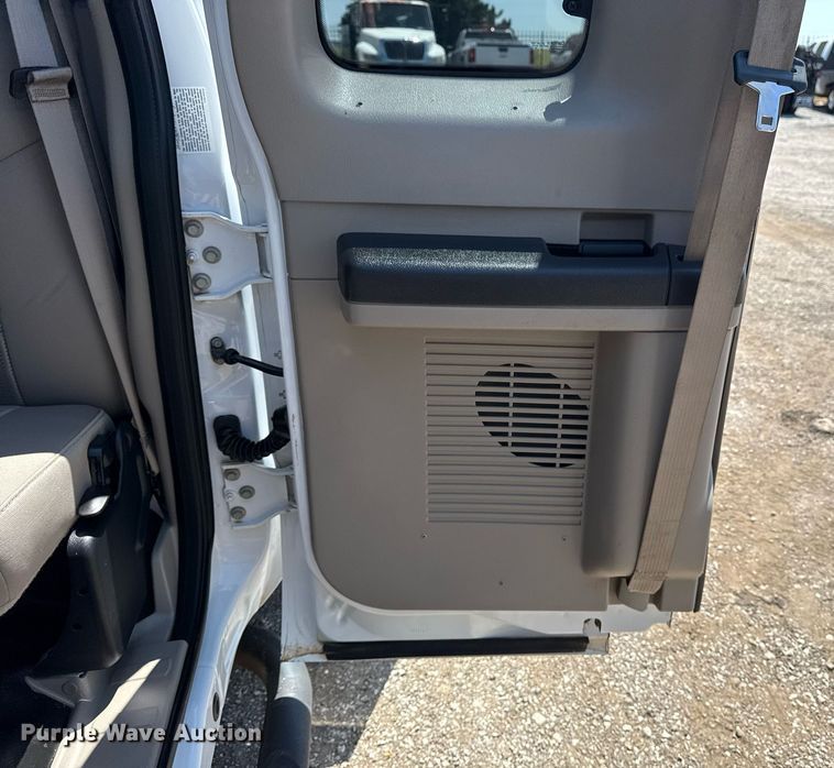 image for item EG6056 2008 Ford F350 Super Duty SuperCab flatbed pickup truck