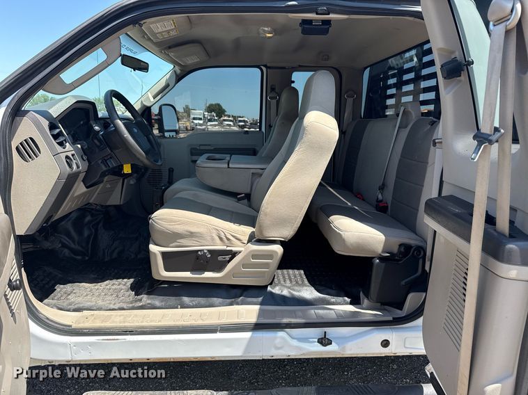 image for item EG6056 2008 Ford F350 Super Duty SuperCab flatbed pickup truck